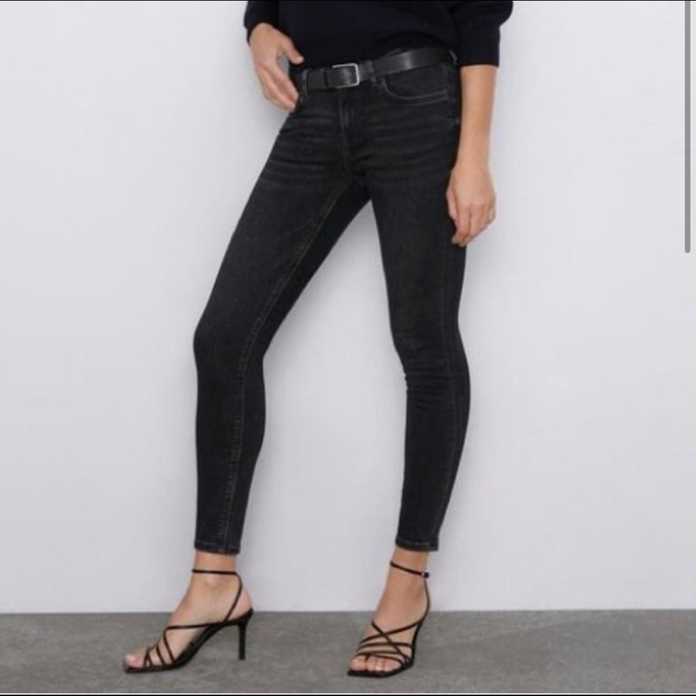 ZARA - NWT - The HW Skinny Jeans- Black - size 6 / 38
